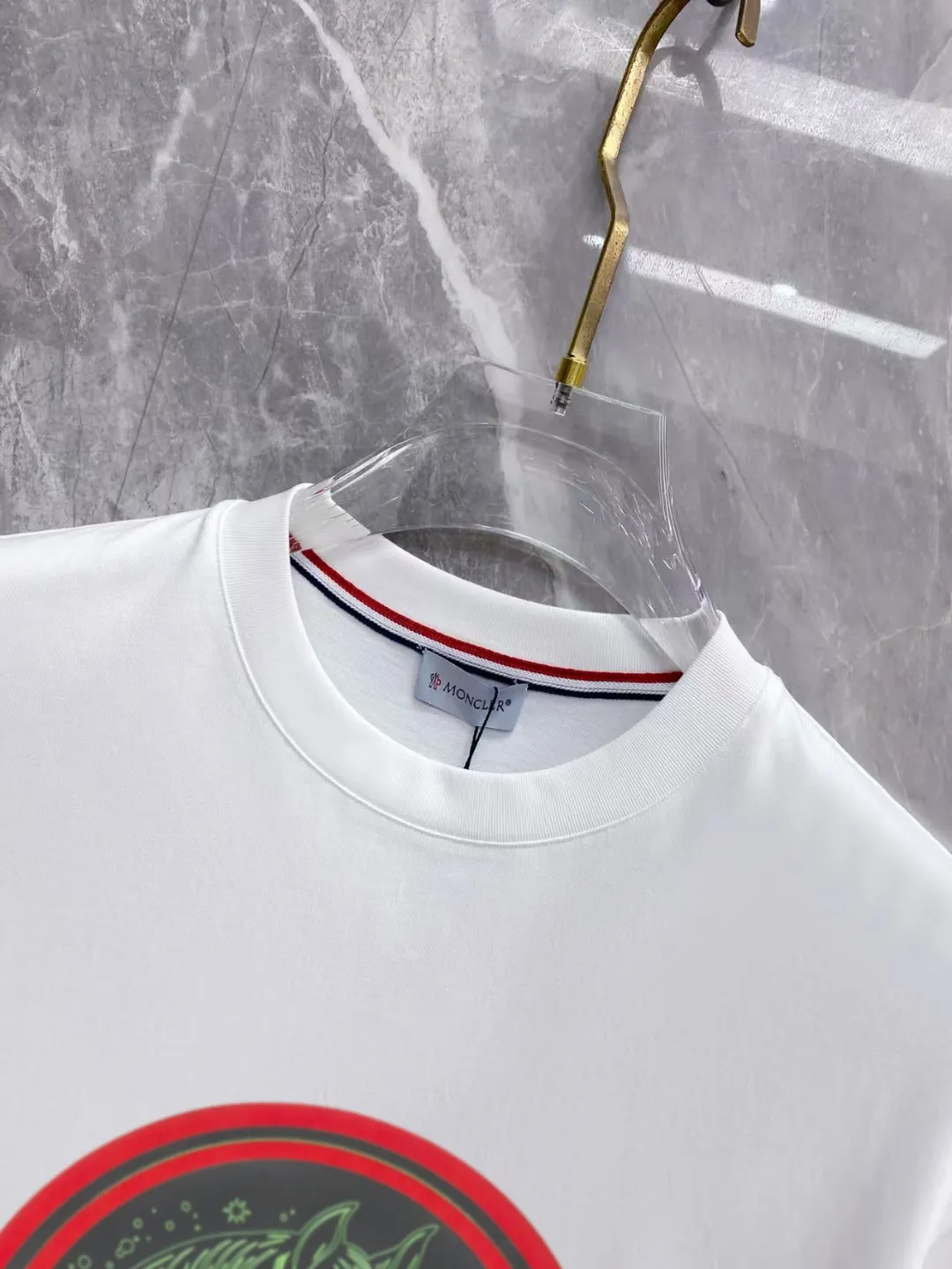 《Moncler~ 》📦 📦 2026New Arrival Quality T ， , Versatile Quality ！ ‼ 32 250G ‼ ， ， ， ， T 🤪 Sizes：S-M-L-XL-2XL ：Black，White， Same Style
